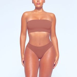 SKINS BRALETTE SIZE XXS COLOR OCHRE
FITS EVERYBODY
BANDEAU